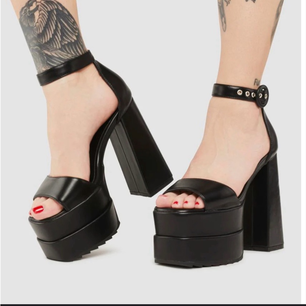 LaModa just coz platform heels